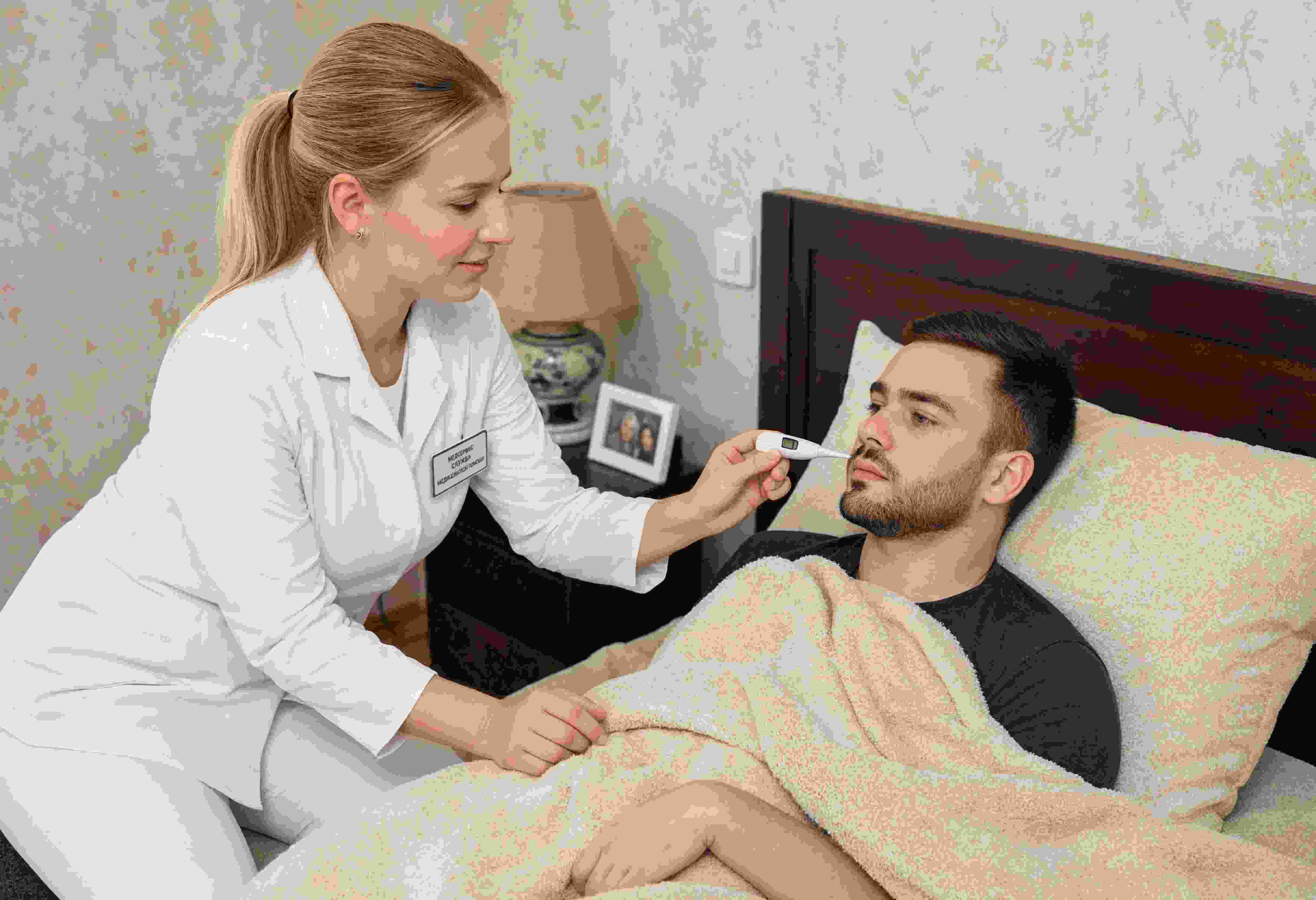 Нарколог консультирует пациенту и помогает оценить риски употребления